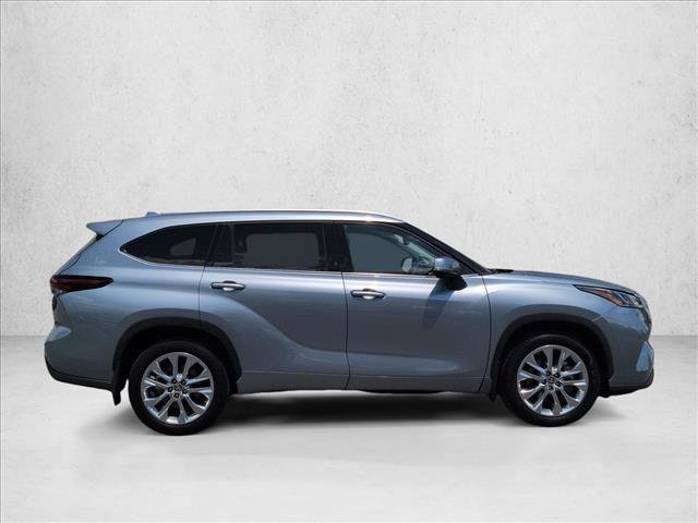 Used 2024 Toyota Highlander Limited AWD/4WD image 4