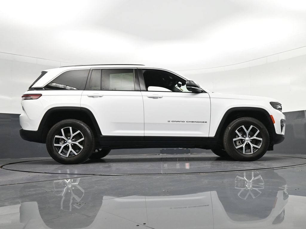 Used 2024 Jeep Grand Cherokee Limited w/ Luxury Tech Group II RWD image 23