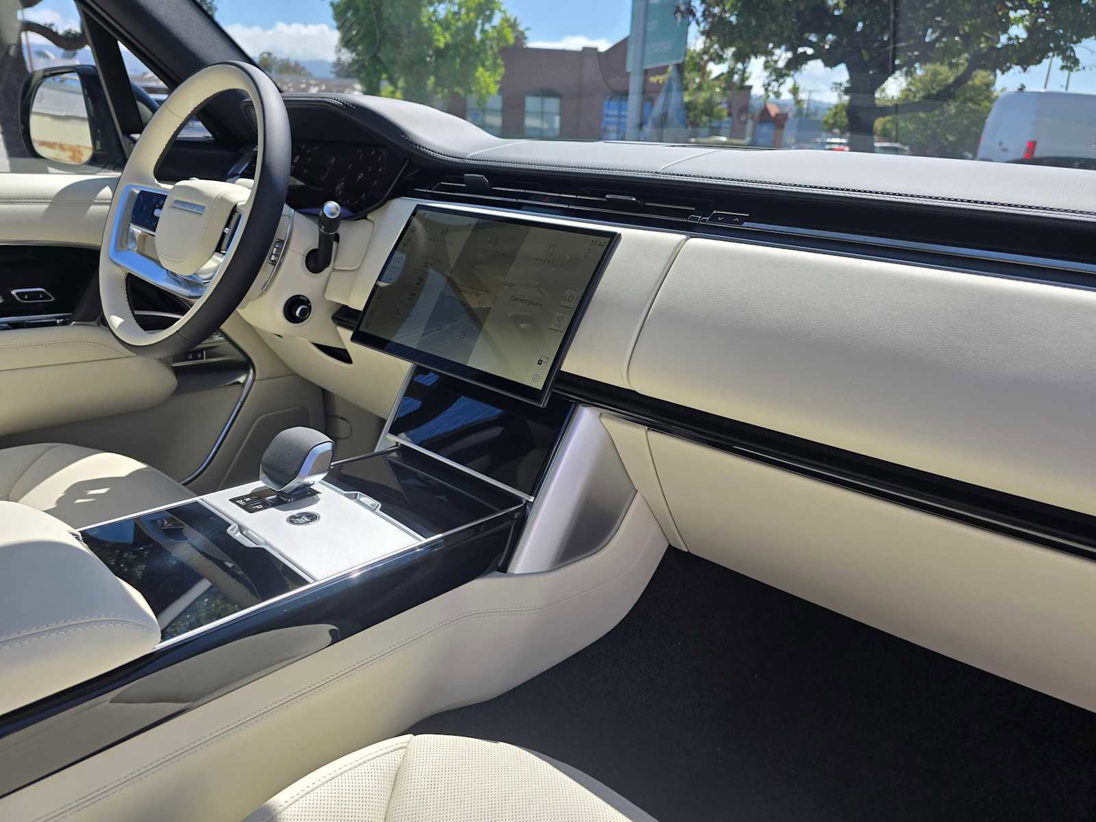 New 2025 Land Rover Range Rover SE image 12
