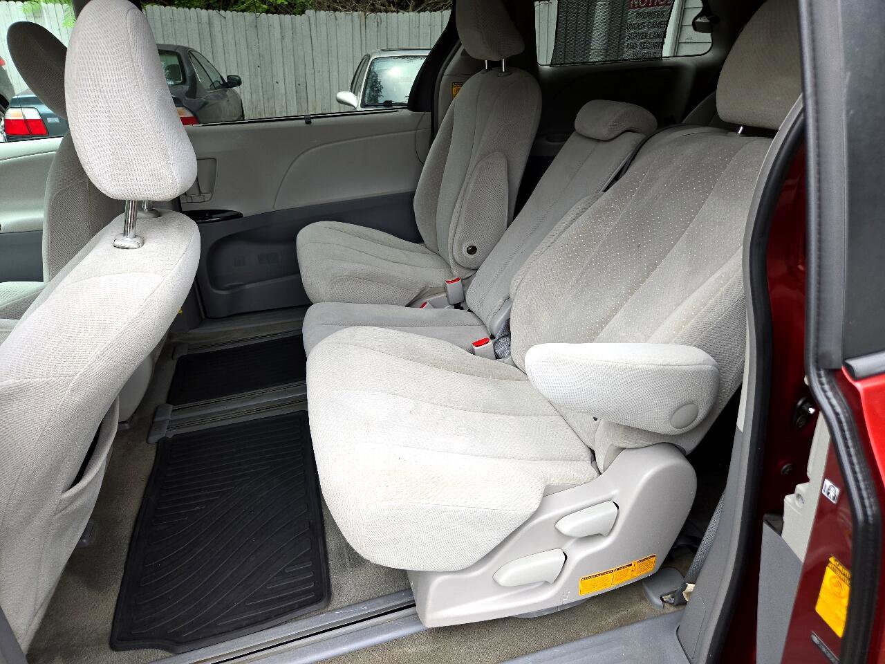 Used 2014 Toyota Sienna LE image 11