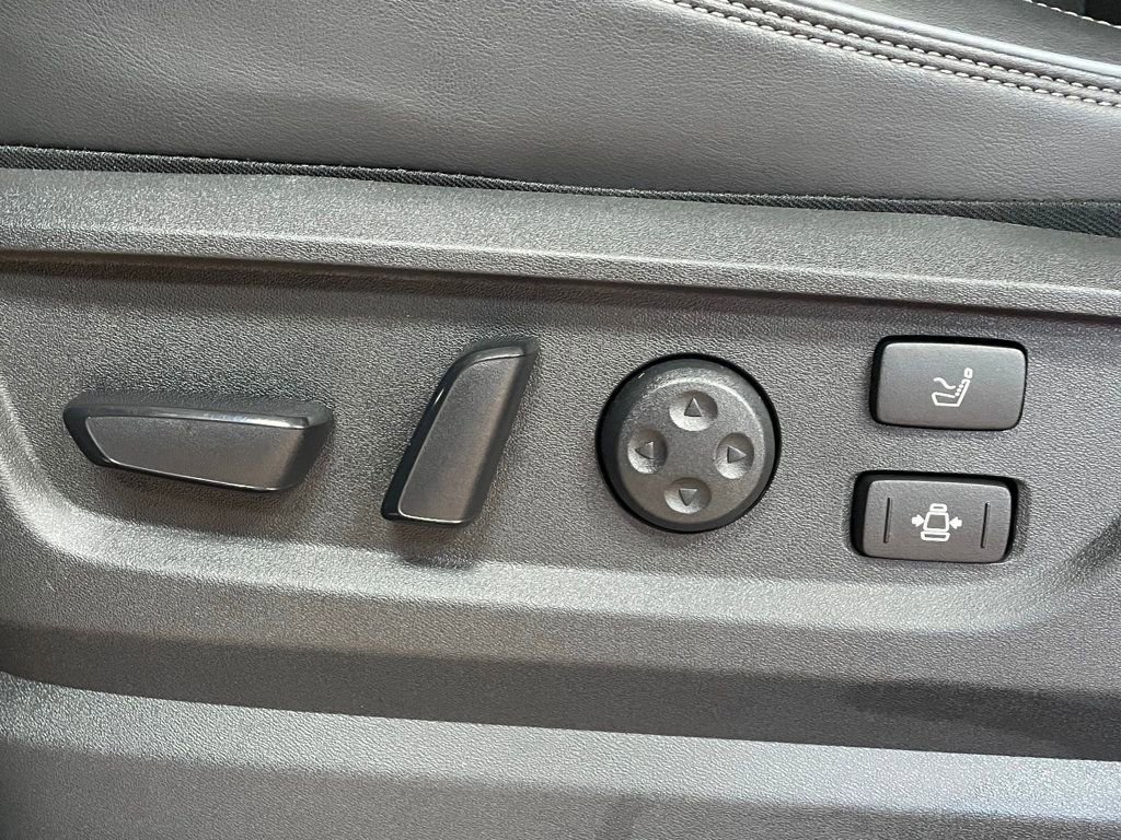 Used 2025 INFINITI QX80 Sensory image 12