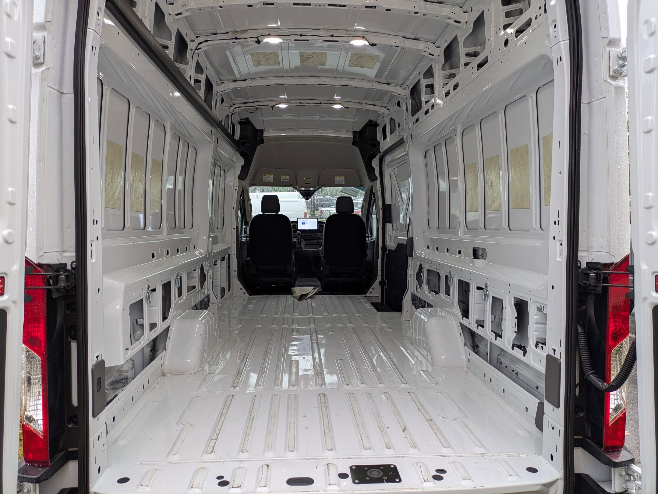 Certified 2025 Ford Transit 350 148 High Roof Extended image 27