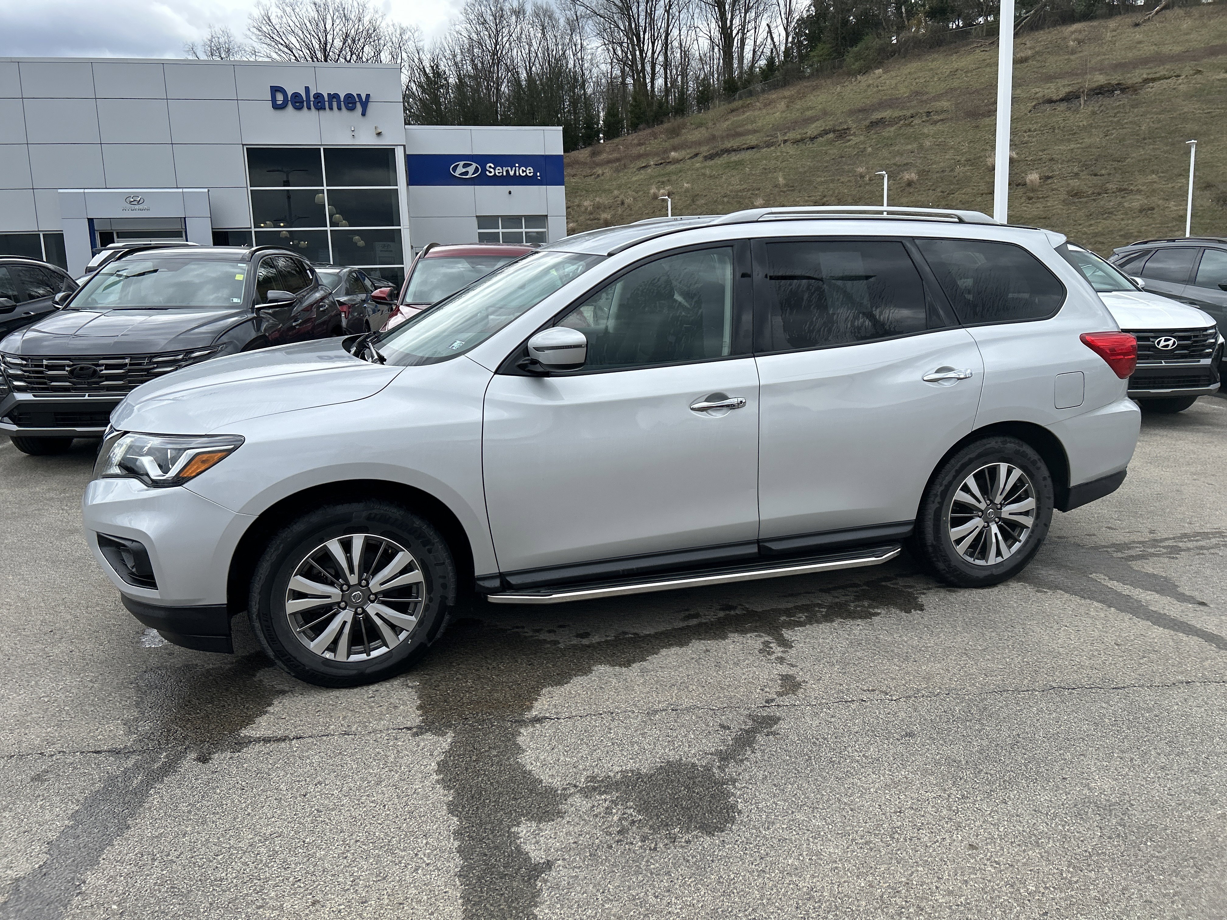 Used 2020 Nissan Pathfinder SV image 24