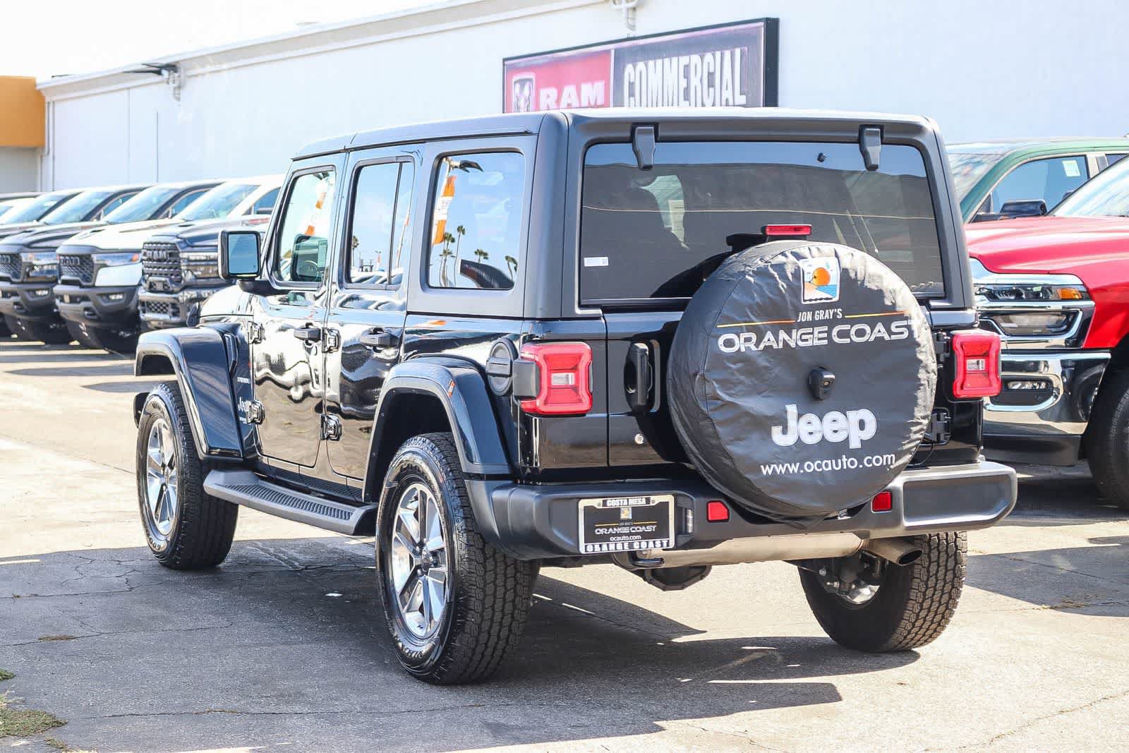 Used 2018 Jeep Wrangler Unlimited Sahara AWD/4WD image 6