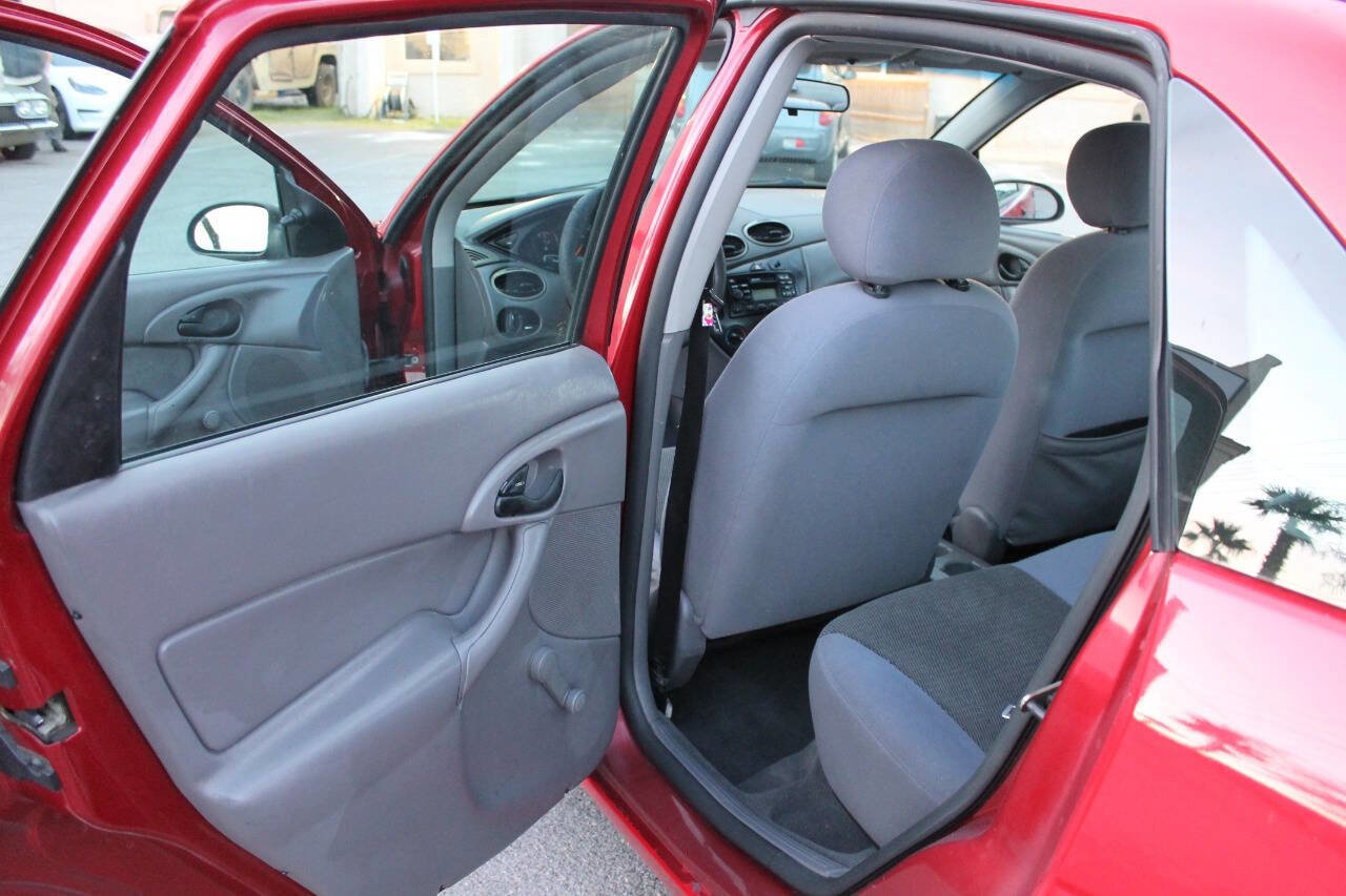 Used 2004 Ford Focus LX FWD image 24