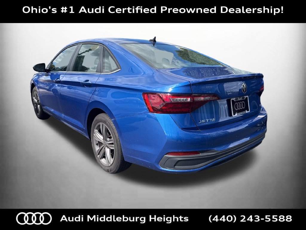 Used 2024 Volkswagen Jetta SE w/ Panoramic Sunroof Package FWD image 5