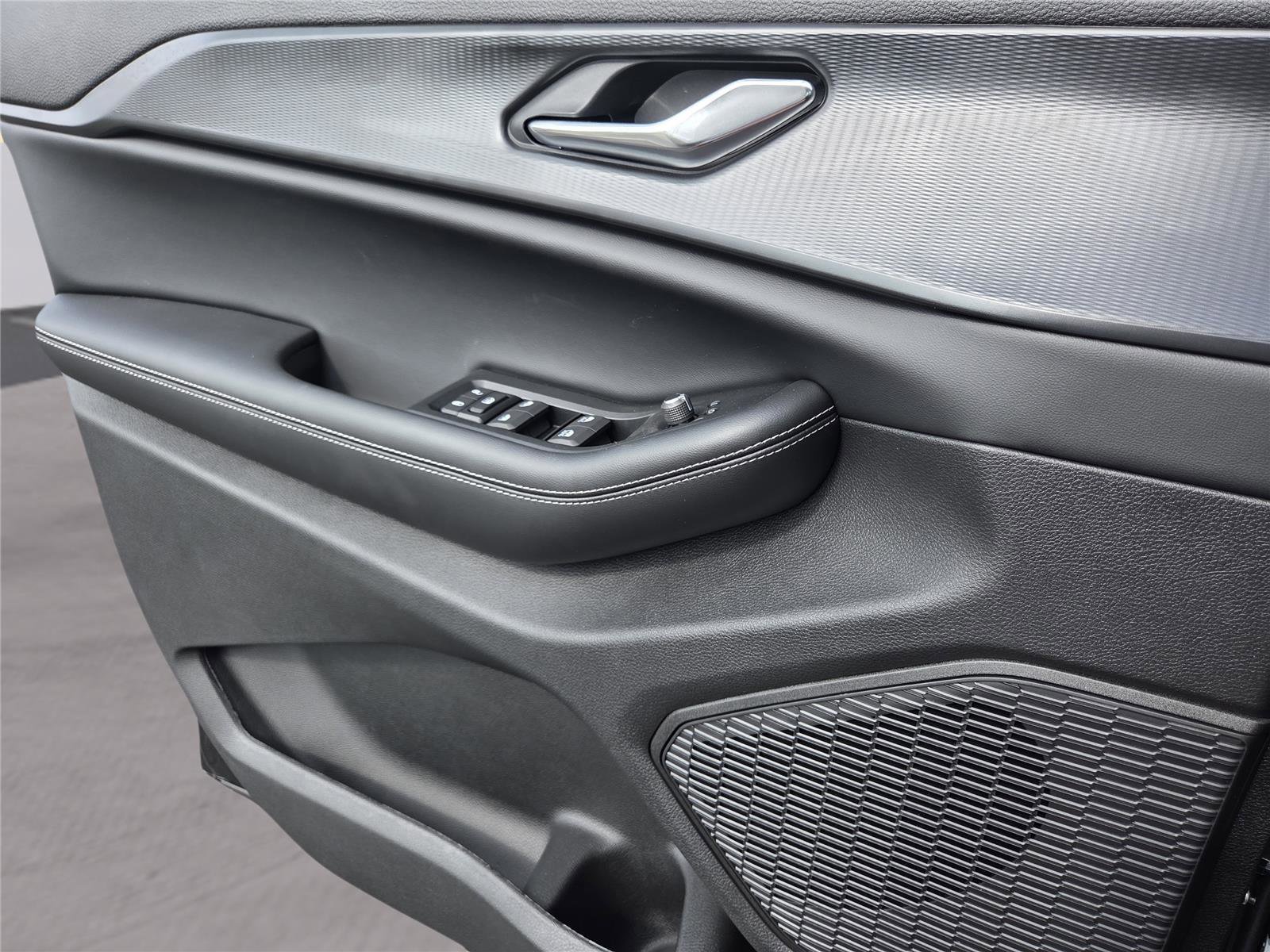 New 2025 Jeep Grand Cherokee Altitude RWD image 18