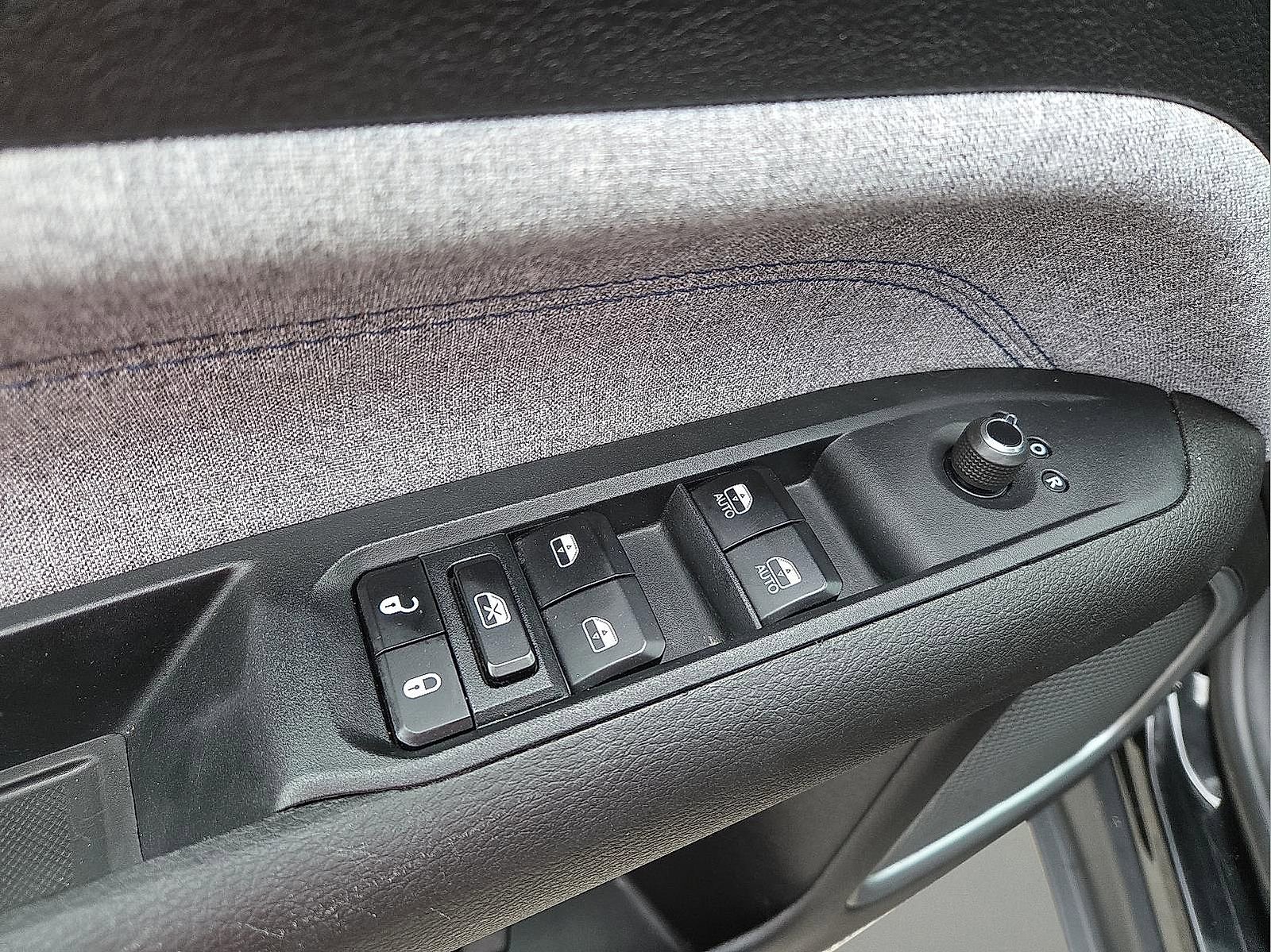 Used 2025 Jeep Compass Sport AWD/4WD image 14