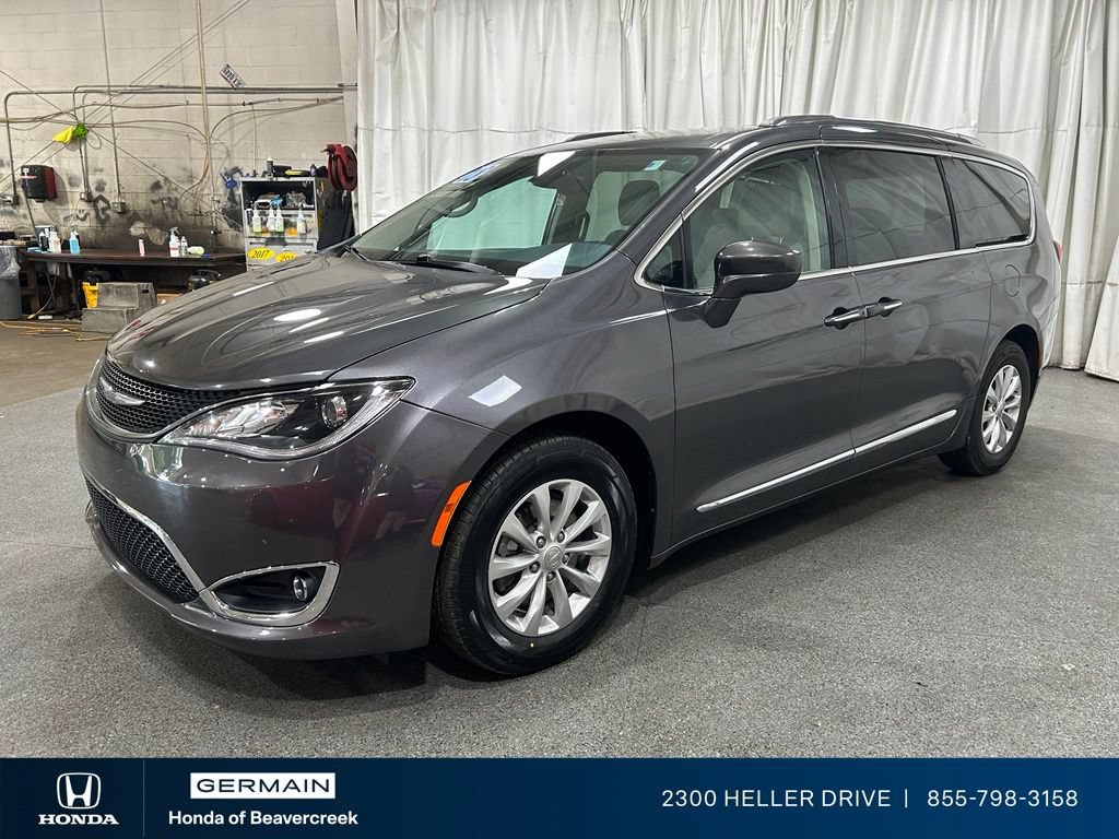 Used 2018 Chrysler Pacifica Touring-L FWD image 4