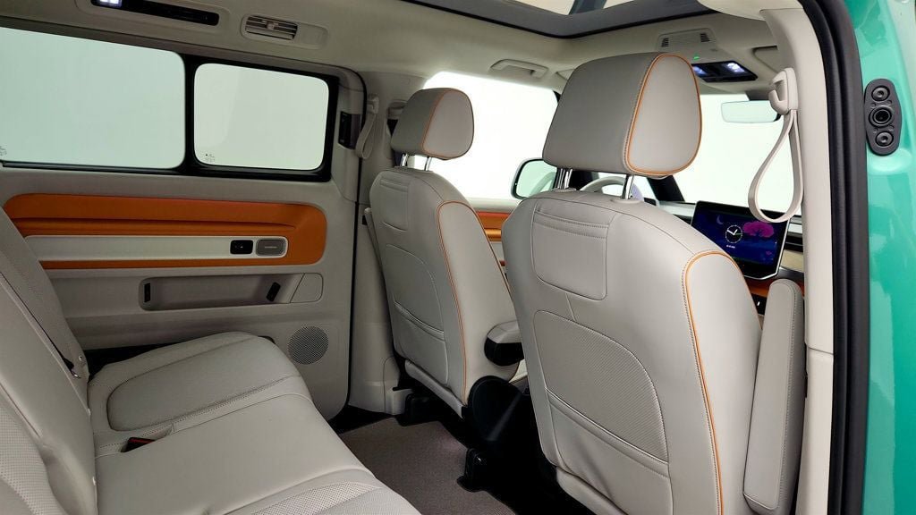 Used 2025 Volkswagen ID. Buzz 1st Edition RWD image 29