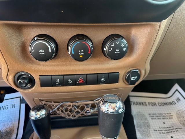 Used 2017 Jeep Wrangler Unlimited Sahara w/ Connectivity Group AWD/4WD image 17