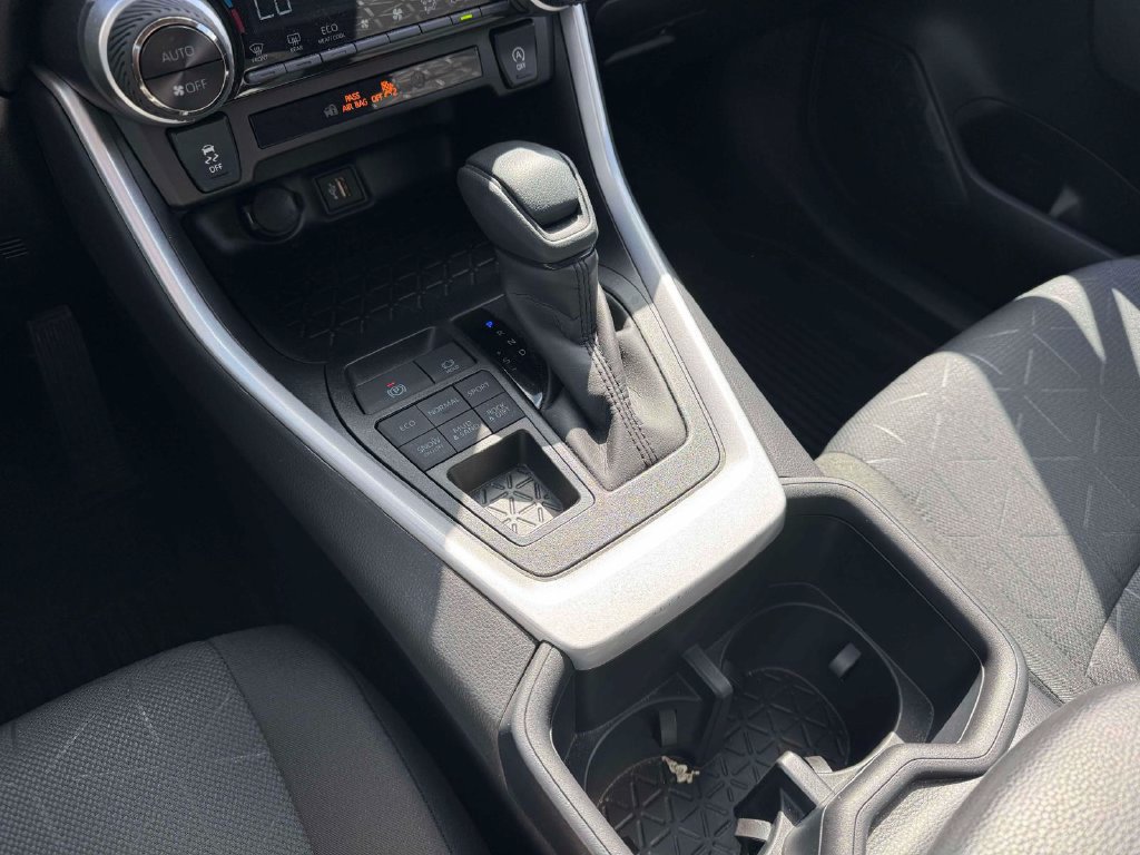 Used 2025 Toyota RAV4 XLE AWD/4WD image 31