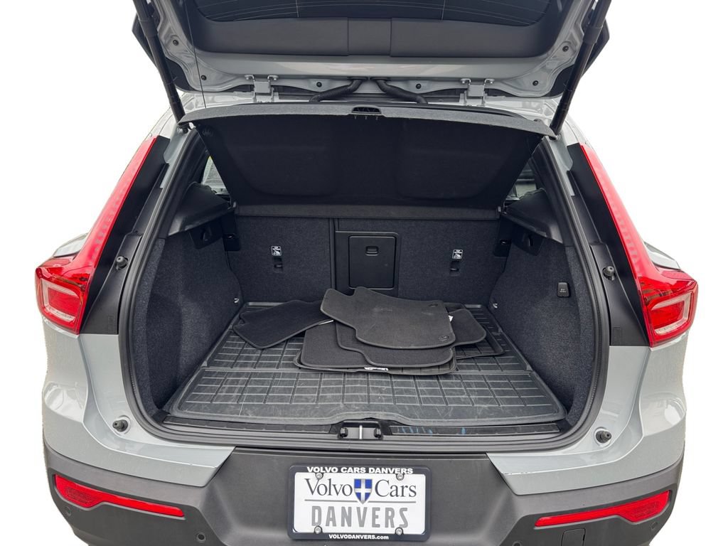 Certified 2026 Volvo XC40 B5 Plus AWD/4WD image 6