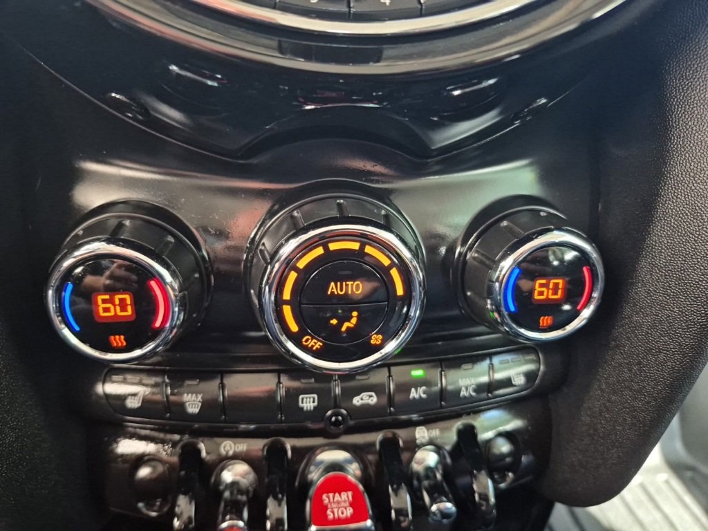 Used 2019 MINI Cooper 2-Door Hardtop w/ Signature Upholstery Package image 21