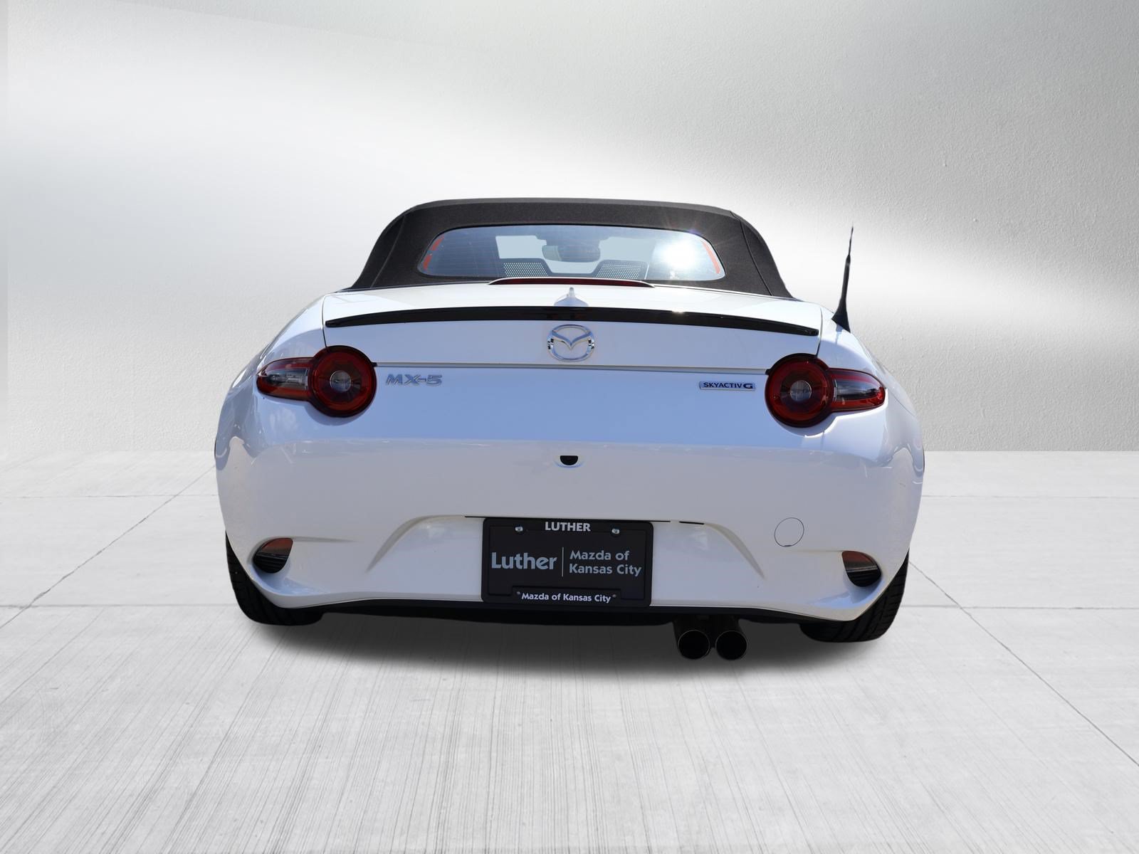 Certified 2025 MAZDA MX-5 Miata Club RWD image 6