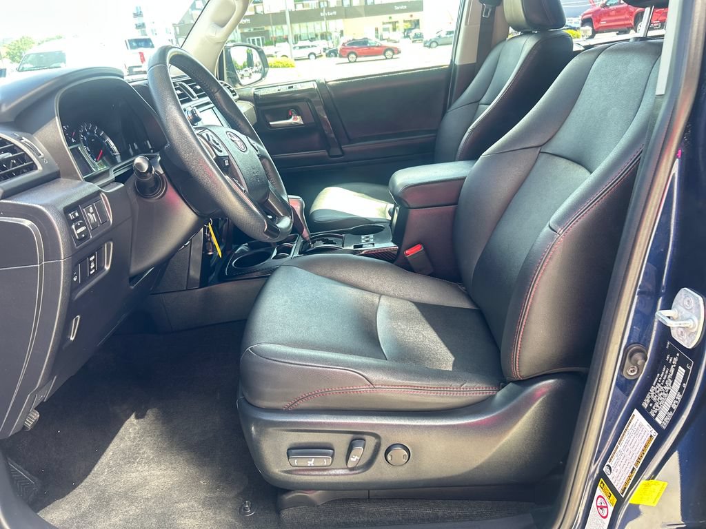Certified 2019 Toyota 4Runner TRD Off-Road Premium AWD/4WD image 10