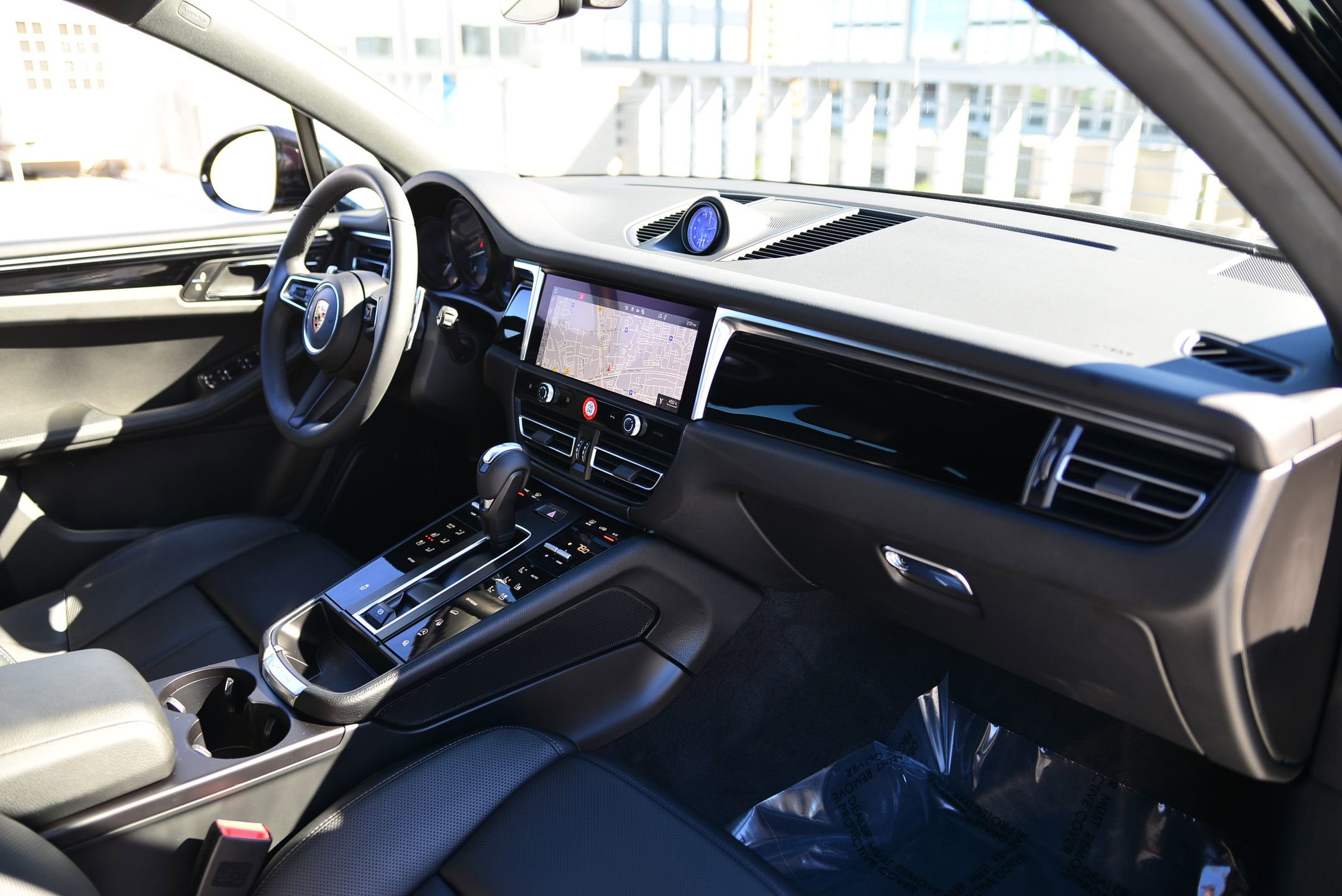 Certified 2025 Porsche Macan image 24