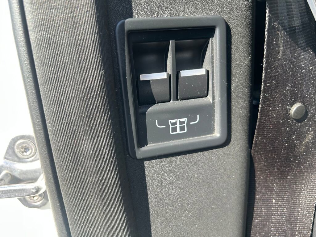 Used 2018 Land Rover Discovery HSE image 30