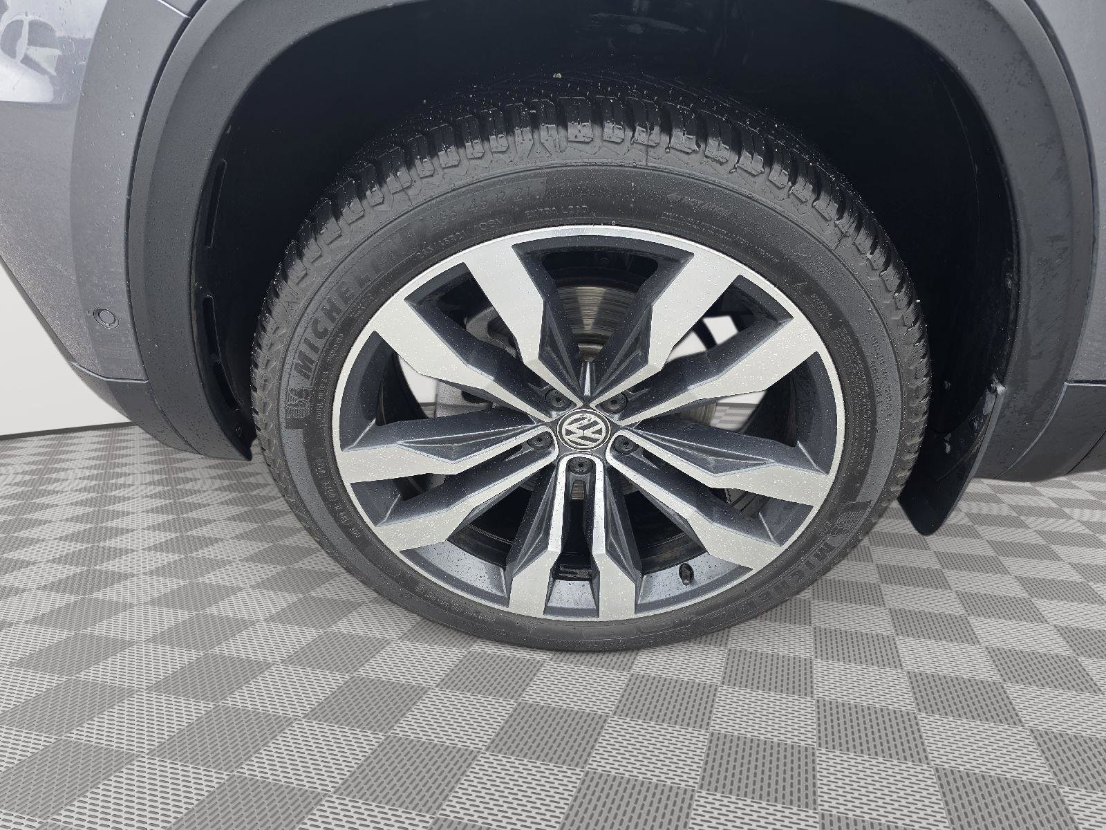 Used 2019 Volkswagen Atlas SEL Premium image 9