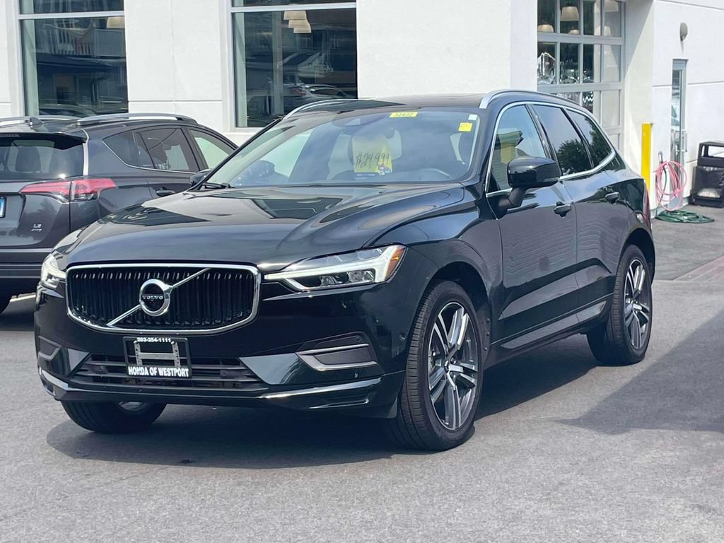 Used 2019 Volvo XC60 T5 Momentum w/ Multimedia Package AWD/4WD image 3