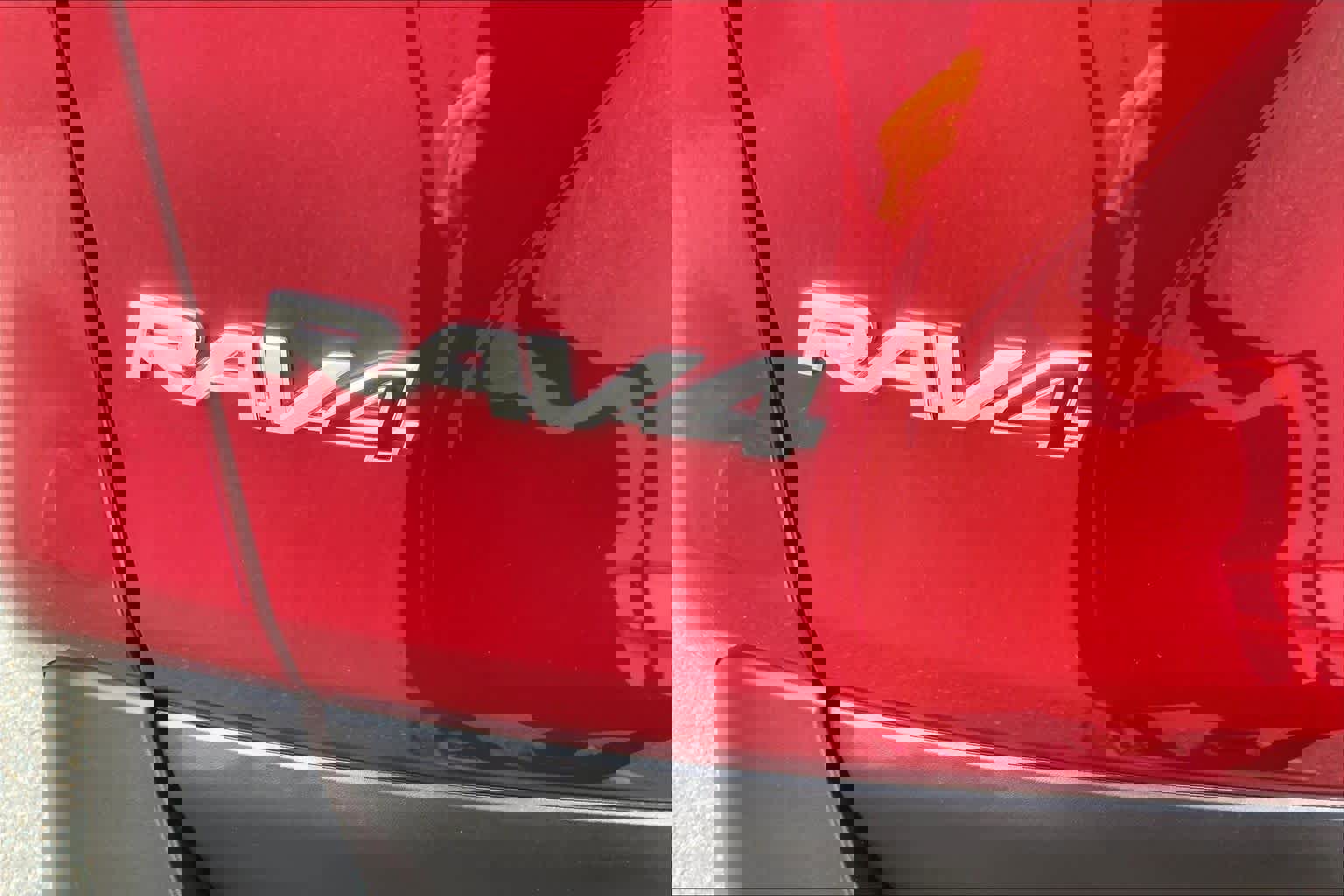 Used 2021 Toyota RAV4 LE image 10