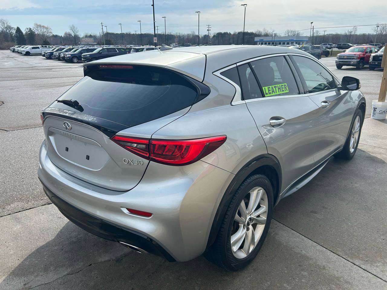 Used 2018 INFINITI QX30 image 5