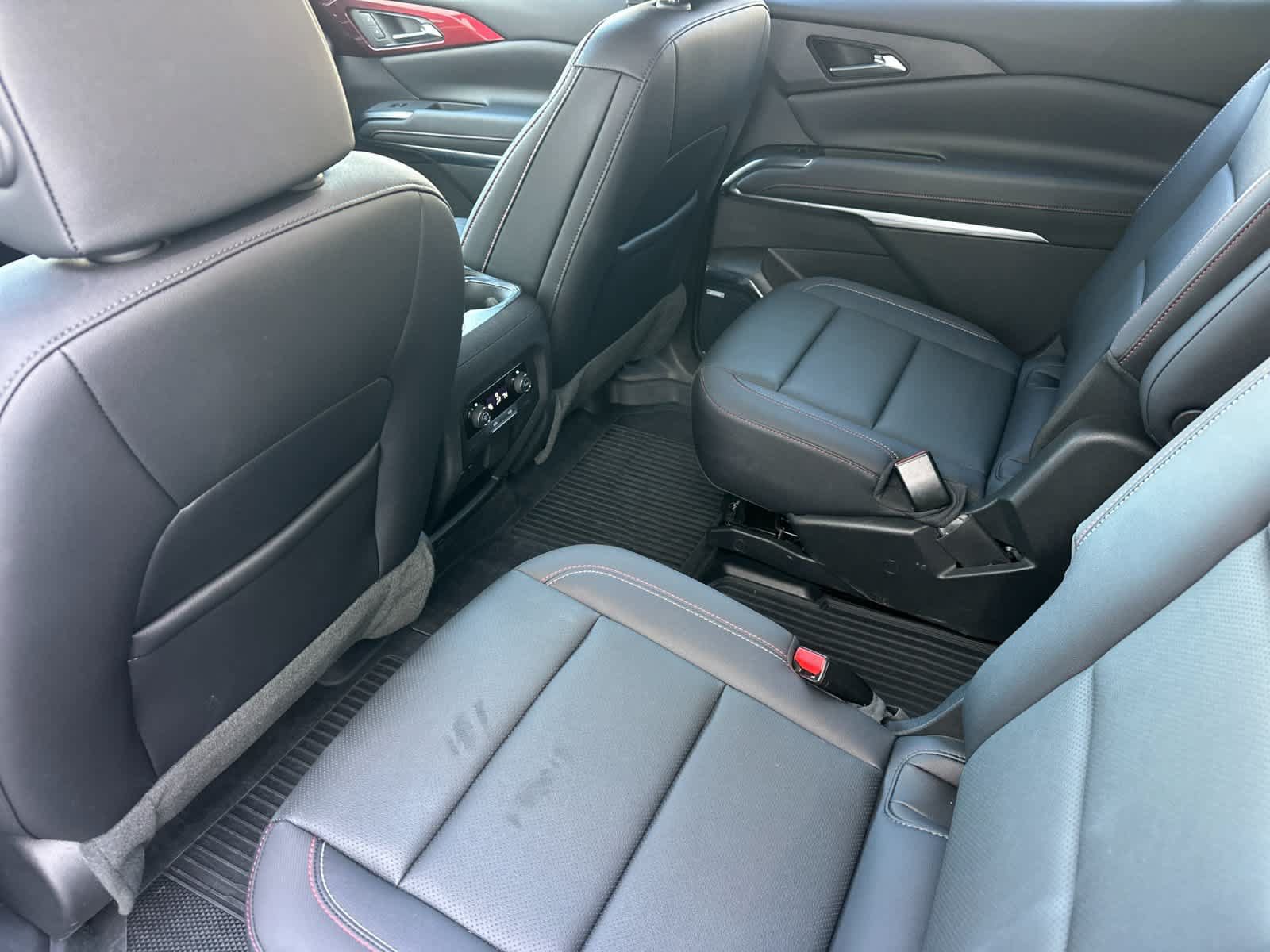 Used 2025 Chevrolet Traverse Z71 w/ Enhanced Driving Package AWD/4WD image 4