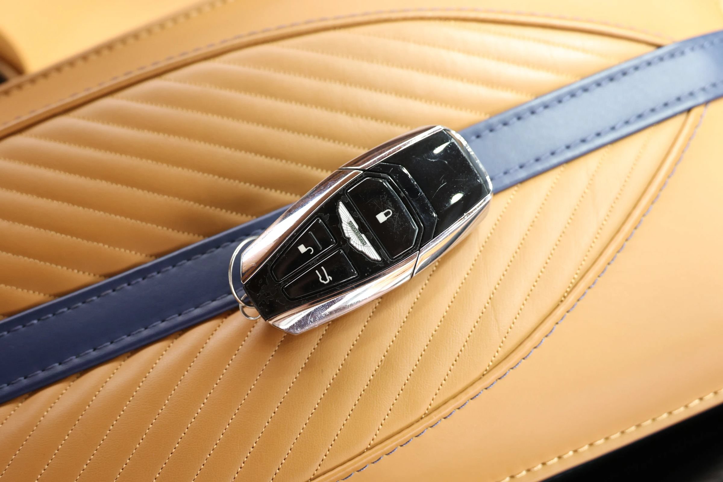 Used 2023 Aston Martin DBS Coupe RWD image 8
