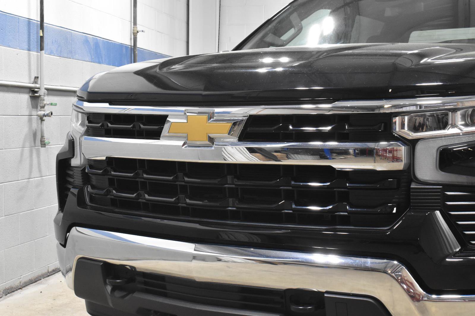 Used 2024 Chevrolet Silverado 1500 LT AWD/4WD image 30
