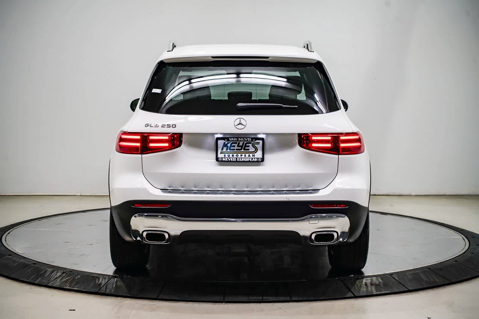 Used 2026 Mercedes-Benz GLB 250 image 3