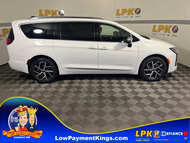 New 2027 Chrysler Pacifica Pinnacle w/ Theater Group AWD/4WD image 2