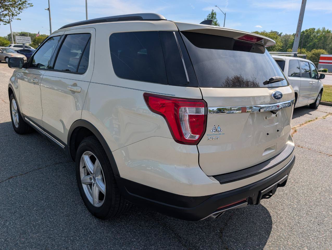 Used 2018 Ford Explorer XLT FWD image 4