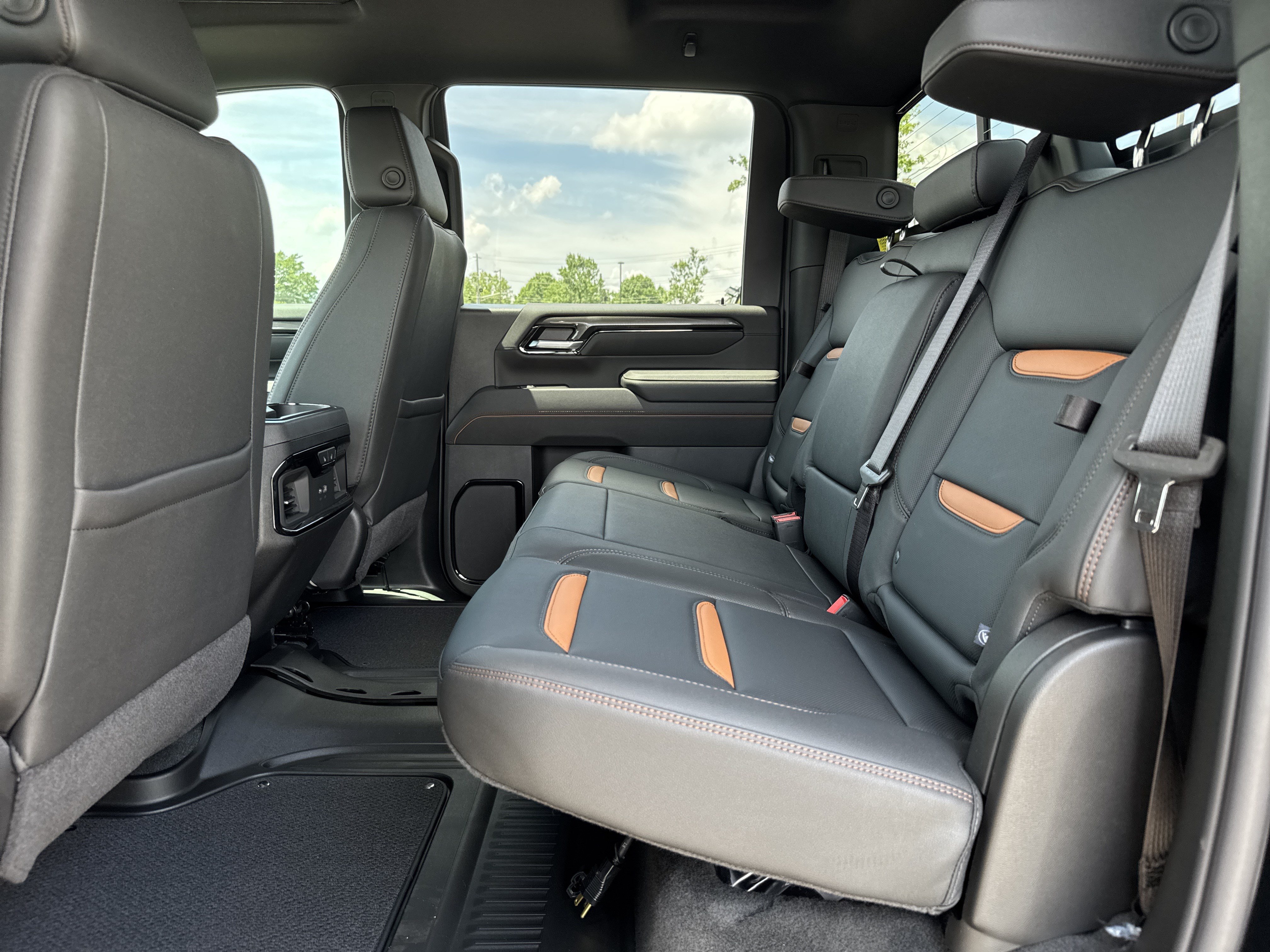 New 2026 GMC Sierra 2500 AT4 w/ AT4 Premium Plus Package AWD/4WD image 31
