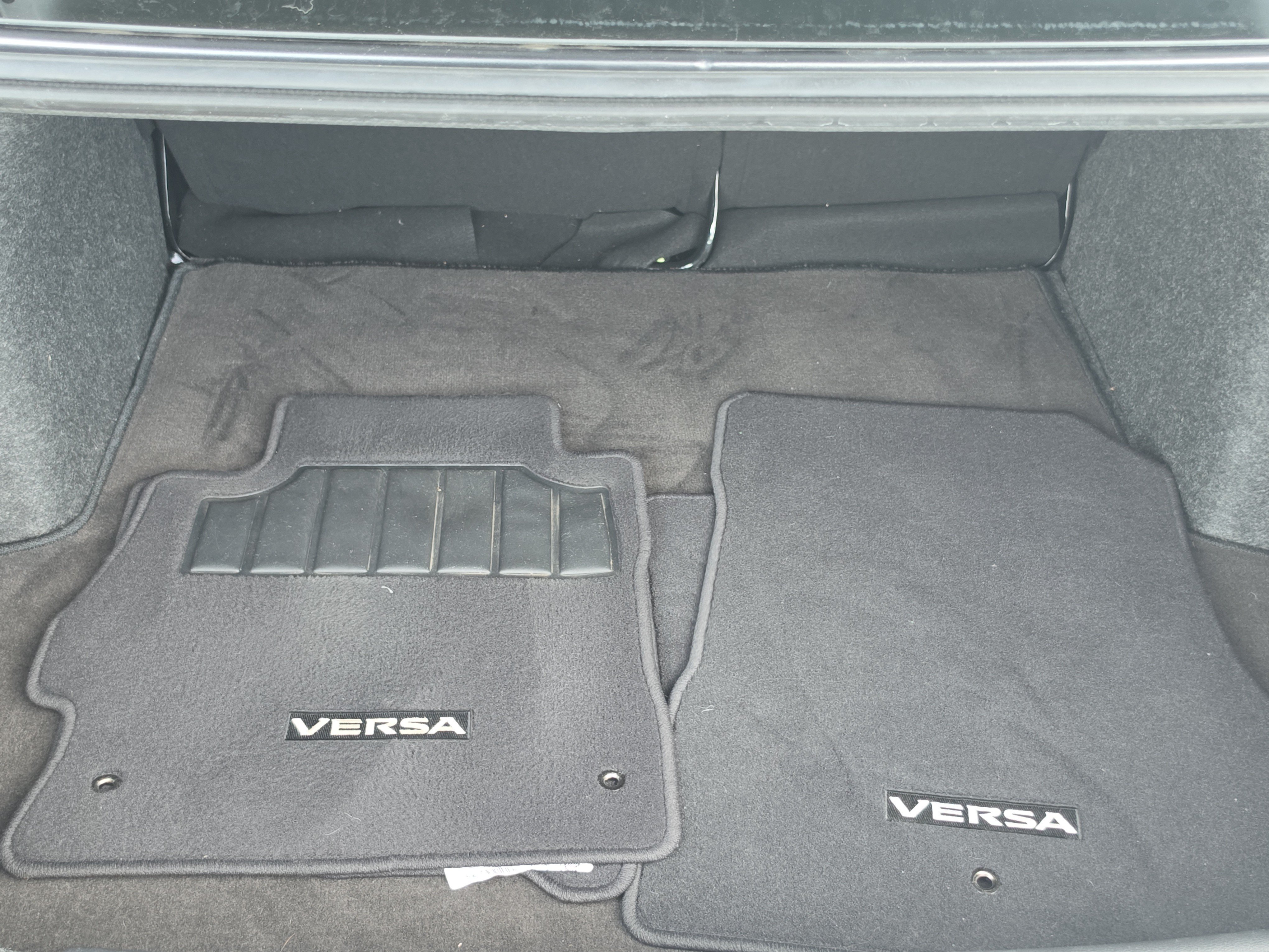 Used 2020 Nissan Versa SR FWD image 25