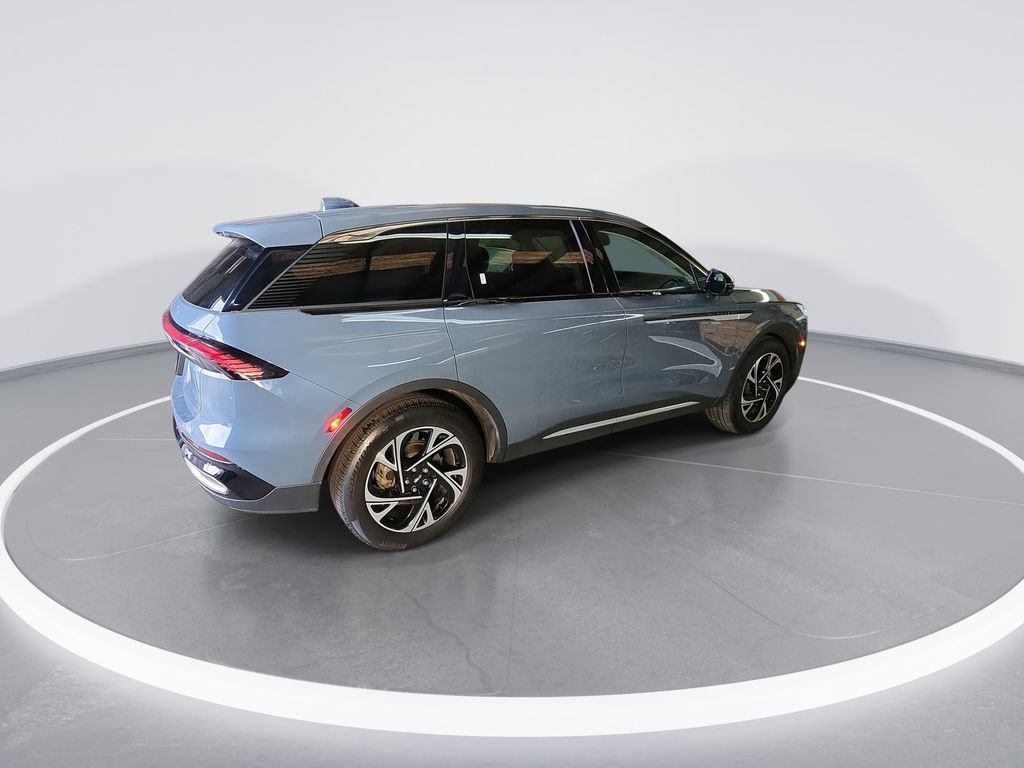 Used 2025 Lincoln Nautilus Premier image 8