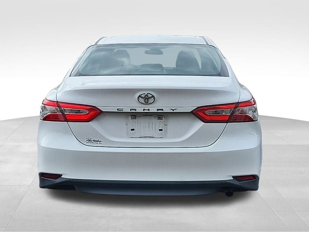 Used 2018 Toyota Camry L image 15