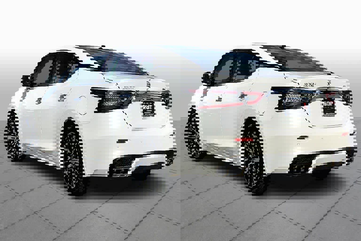 Used 2023 Nissan Maxima SL image 12