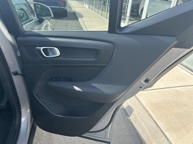 Certified 2025 Volvo XC40 B5 Plus AWD/4WD image 12