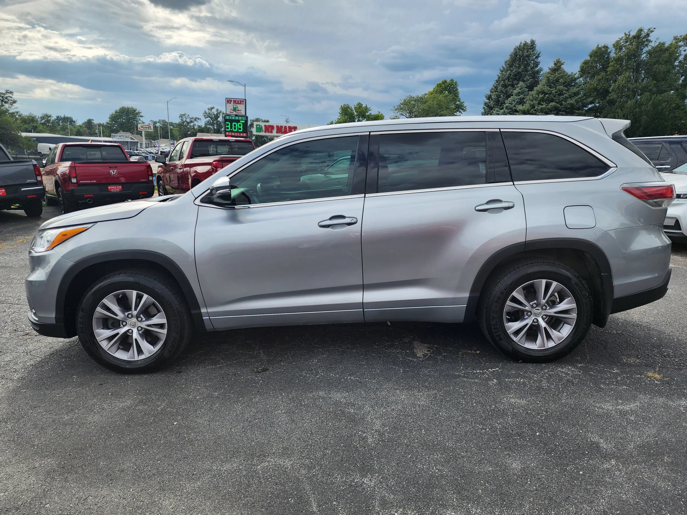 Used 2015 Toyota Highlander XLE AWD/4WD image 4