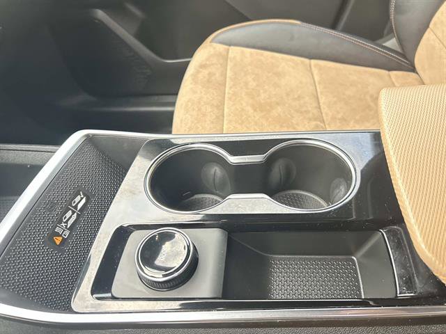 Used 2025 Chevrolet Equinox ACTIV w/ Safety and Technology Package image 23