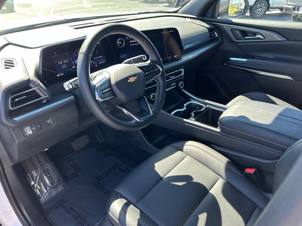 Used 2025 Chevrolet Traverse LT FWD image 18
