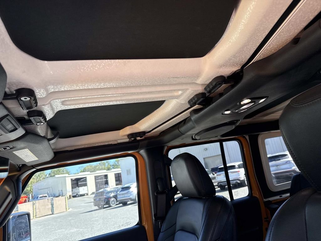 Used 2021 Jeep Wrangler Unlimited Sahara image 32