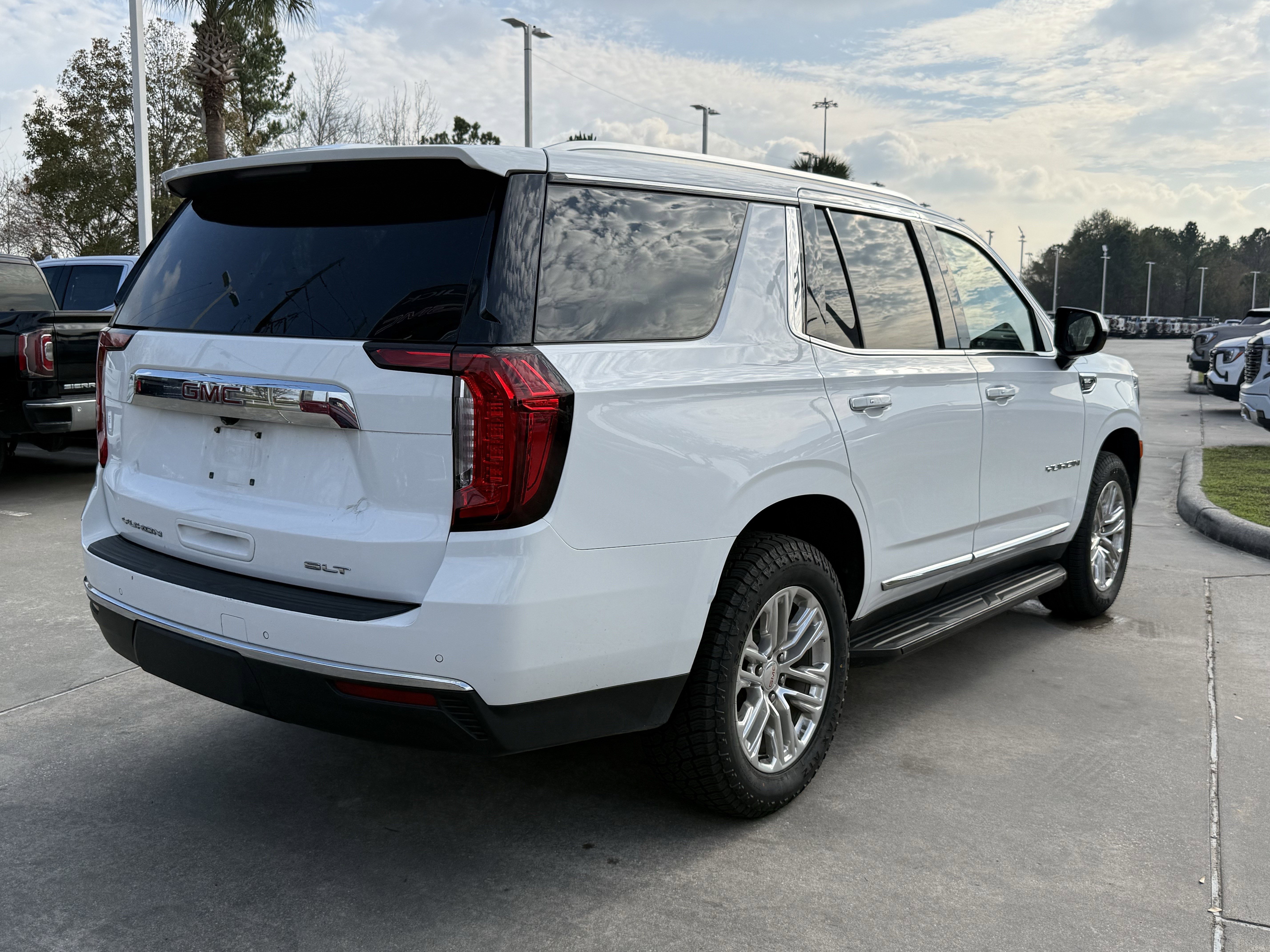 Used 2024 GMC Yukon SLT image 5