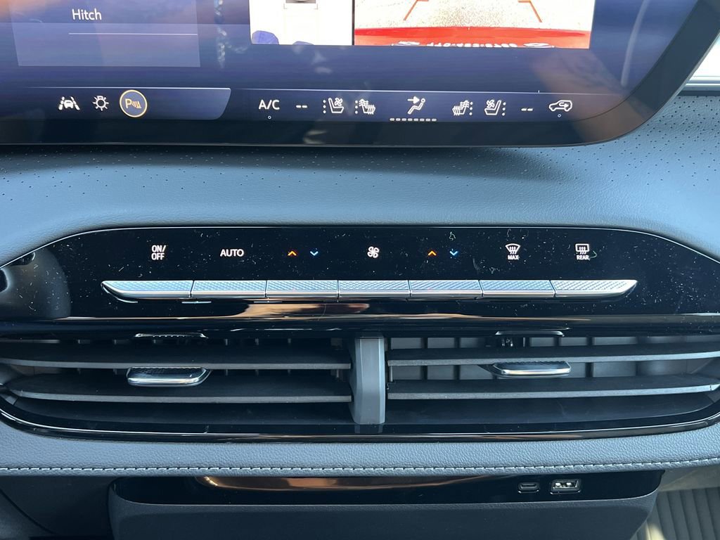 New 2026 Buick Enclave Avenir FWD image 6