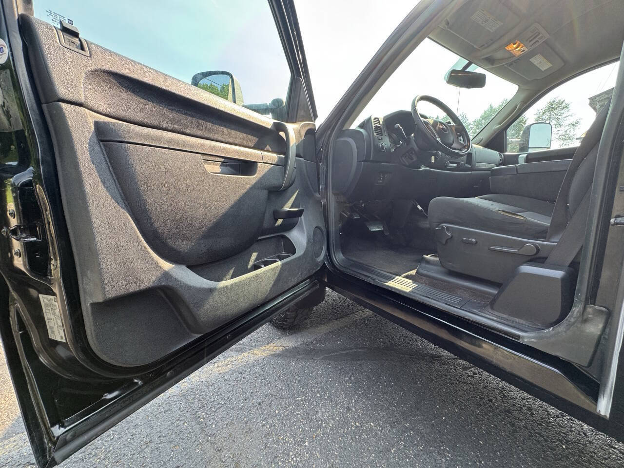 Used 2011 GMC Sierra 3500 SLE w/ SLE Preferred Package AWD/4WD image 18