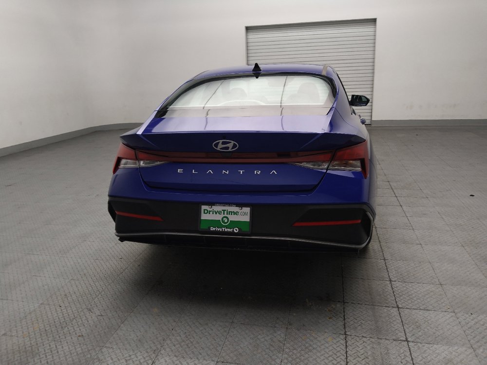 Used 2025 Hyundai Elantra SE FWD image 7