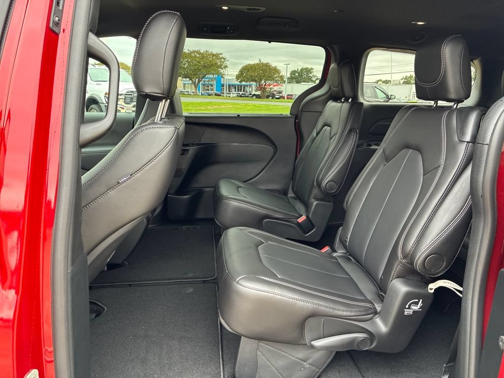 New 2026 Chrysler Pacifica Select w/ S Appearance Package FWD image 24