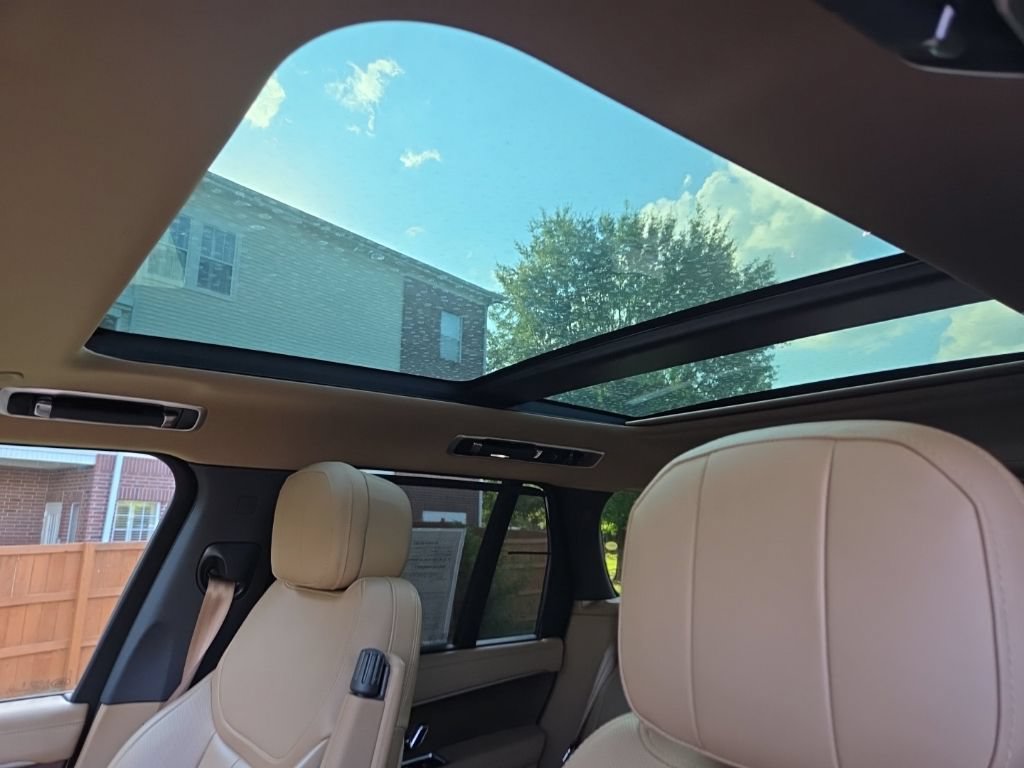 Certified 2023 Land Rover Range Rover SE AWD/4WD image 30