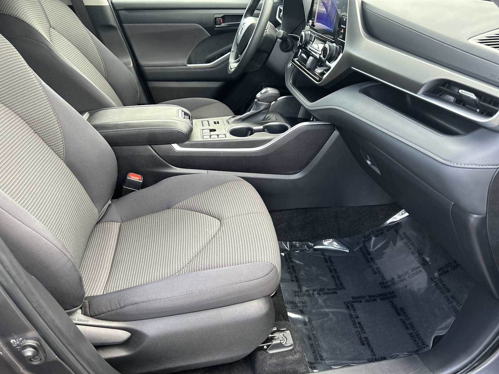 Used 2023 Toyota Highlander LE image 22