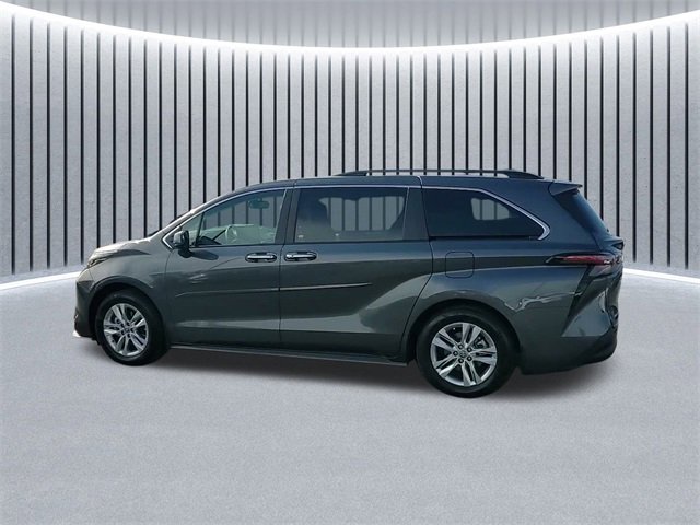 Used 2025 Toyota Sienna XLE w/ XLE Plus Package image 7